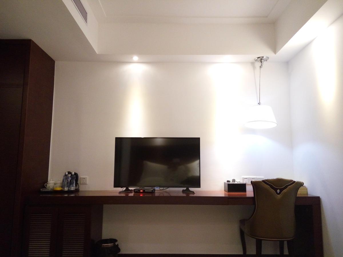 Royal Holiday Hotel Yangon Exteriör bild