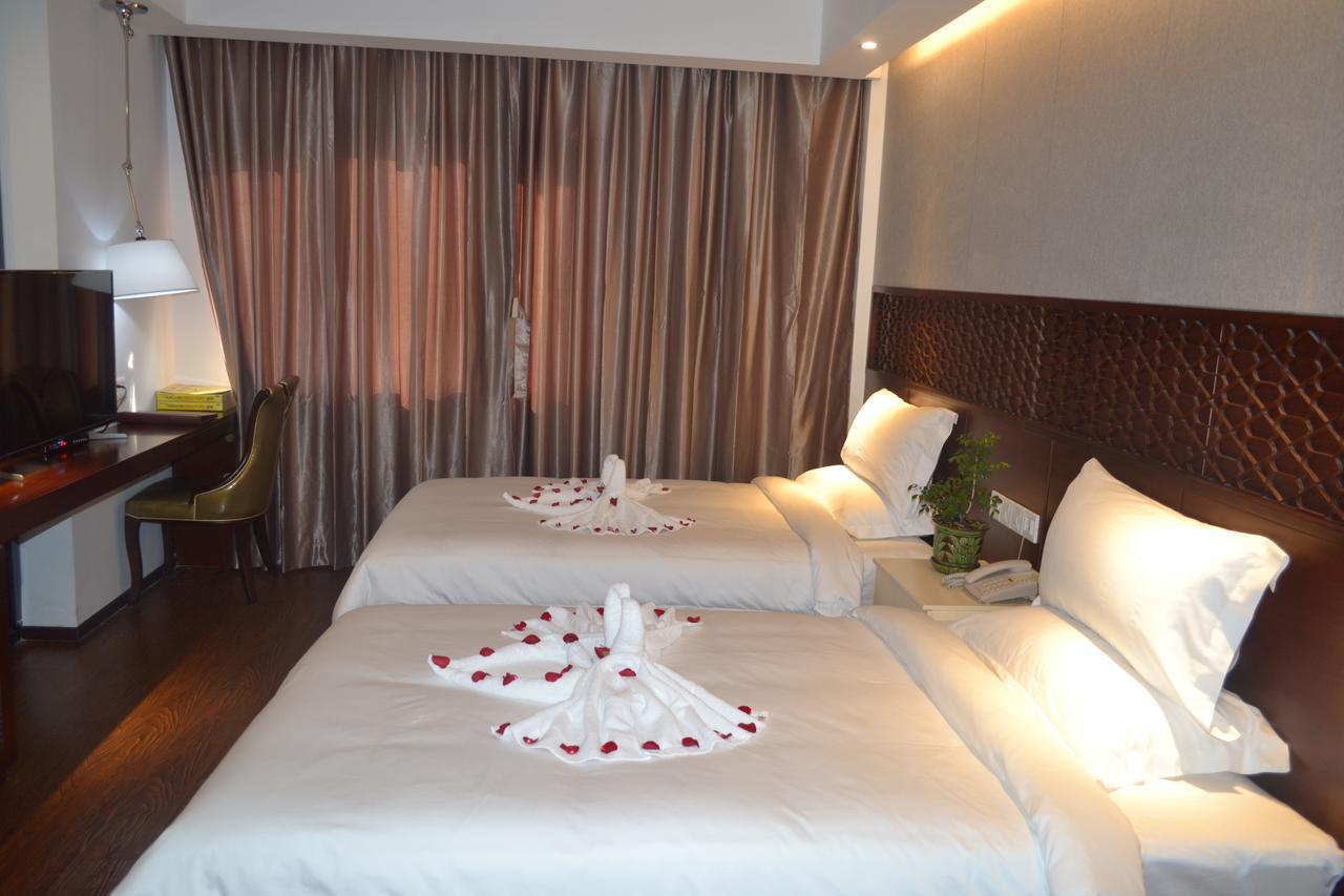 Royal Holiday Hotel Yangon Exteriör bild