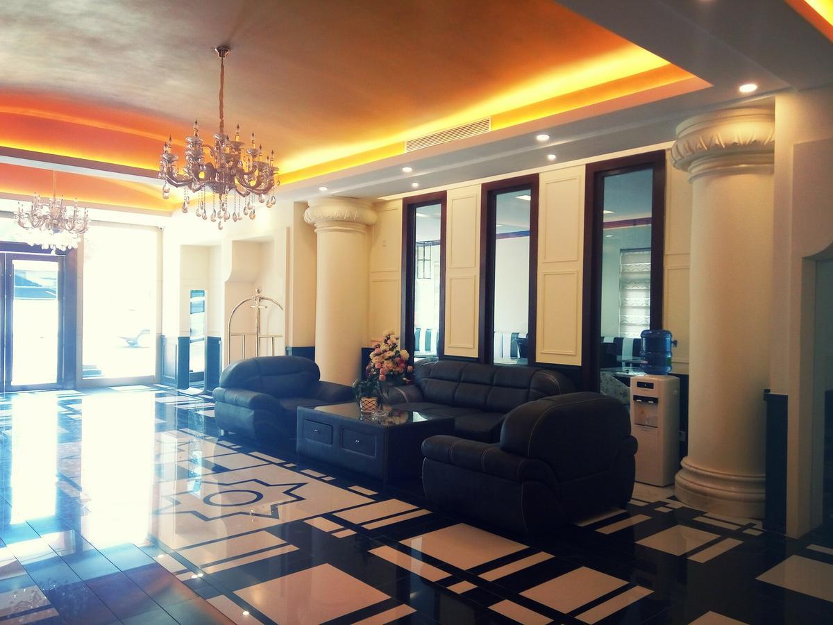 Royal Holiday Hotel Yangon Exteriör bild