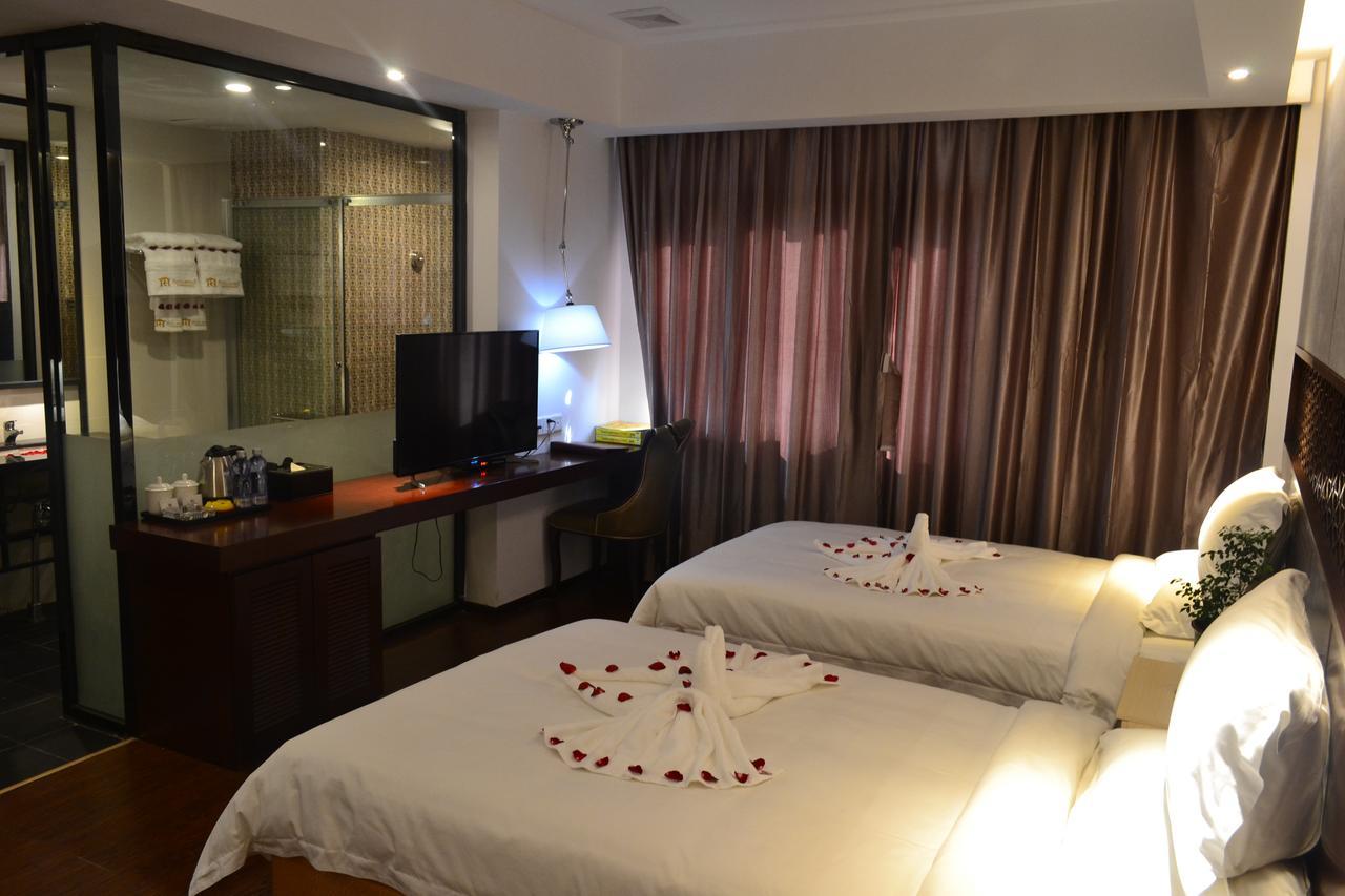 Royal Holiday Hotel Yangon Exteriör bild