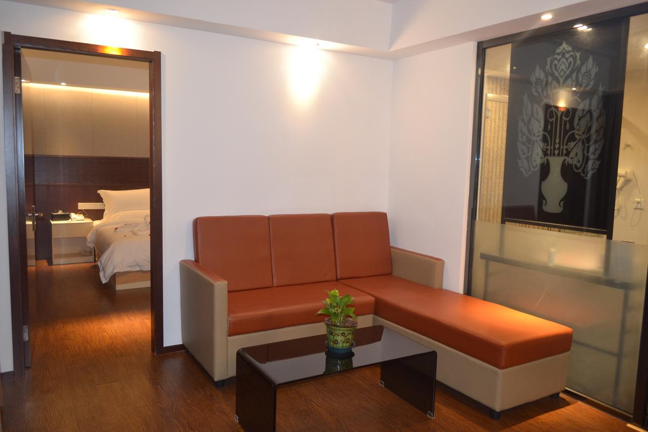 Royal Holiday Hotel Yangon Exteriör bild