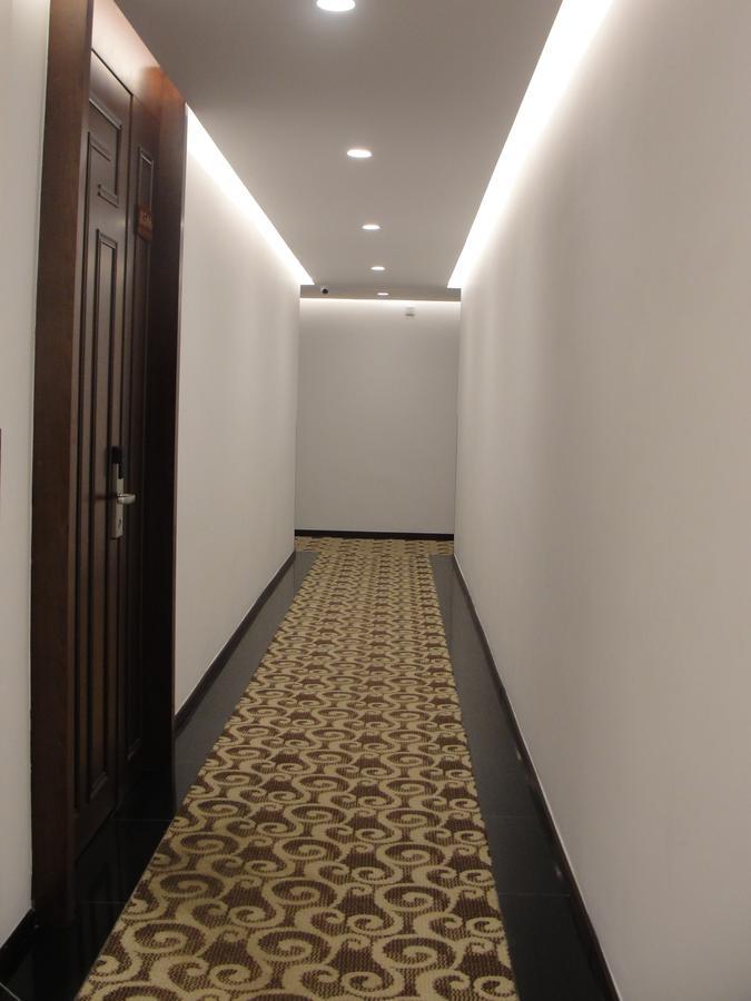 Royal Holiday Hotel Yangon Exteriör bild