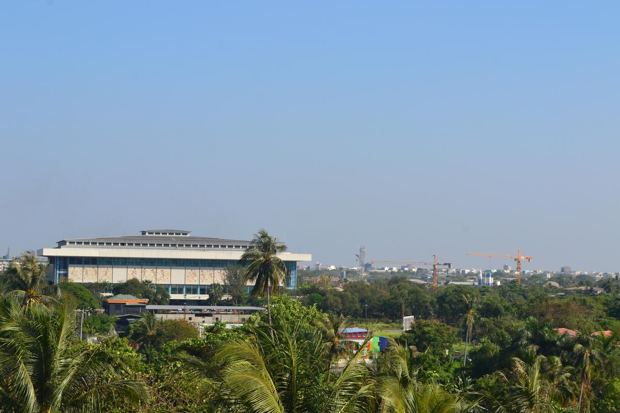 Royal Holiday Hotel Yangon Exteriör bild
