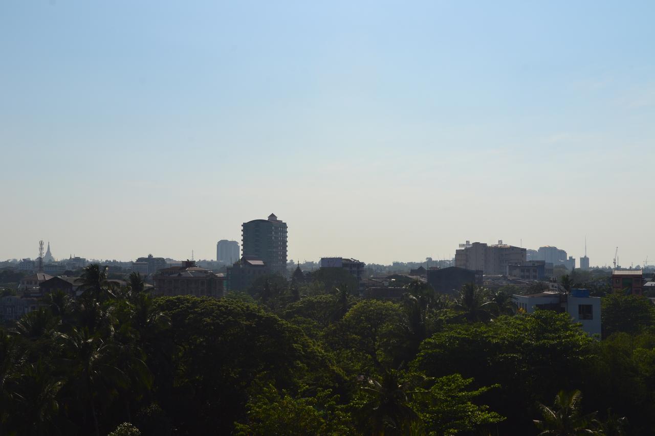 Royal Holiday Hotel Yangon Exteriör bild