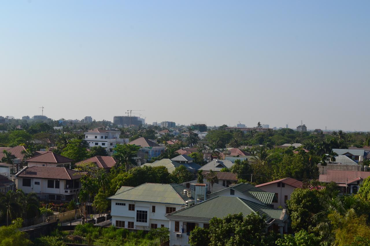 Royal Holiday Hotel Yangon Exteriör bild
