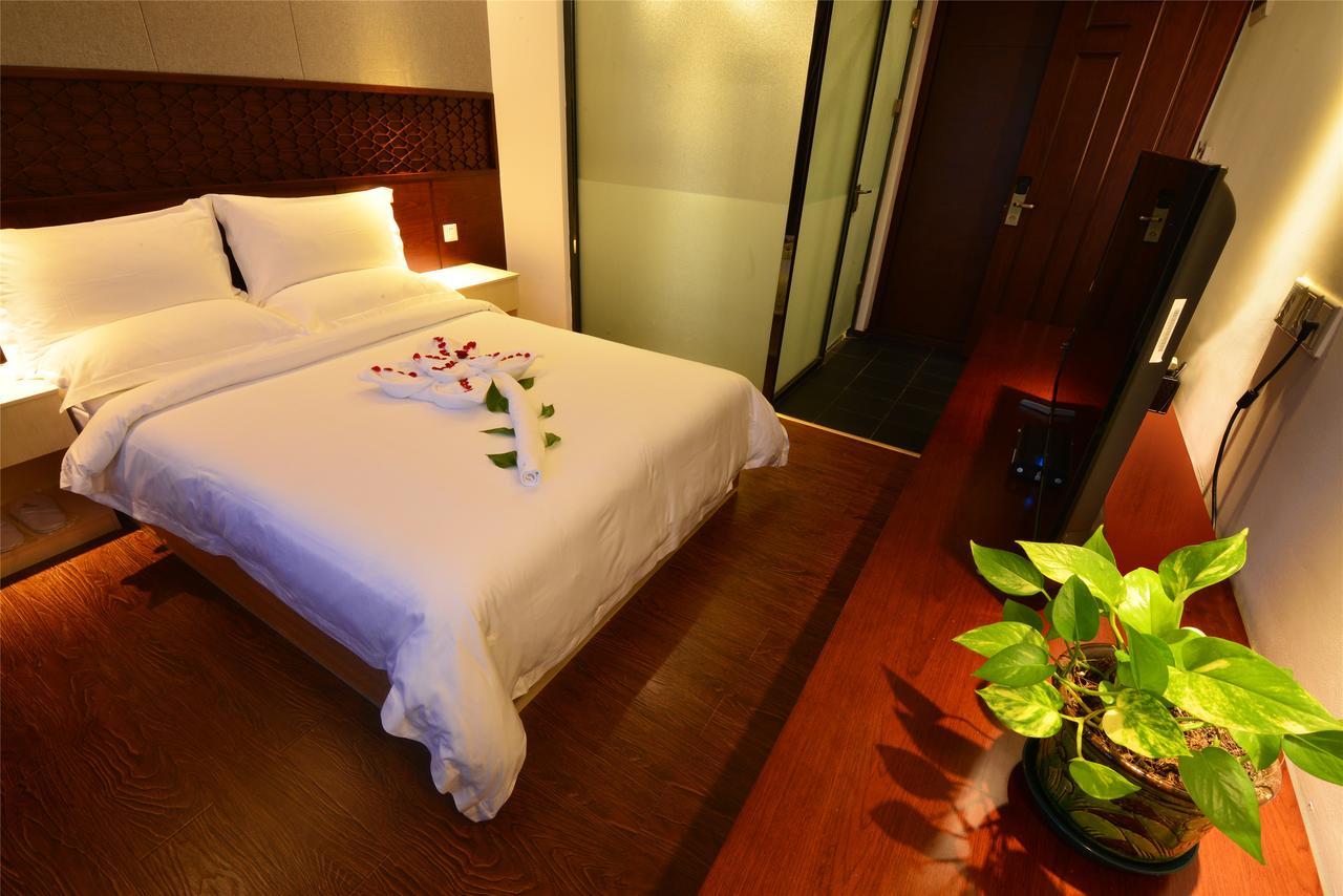 Royal Holiday Hotel Yangon Exteriör bild