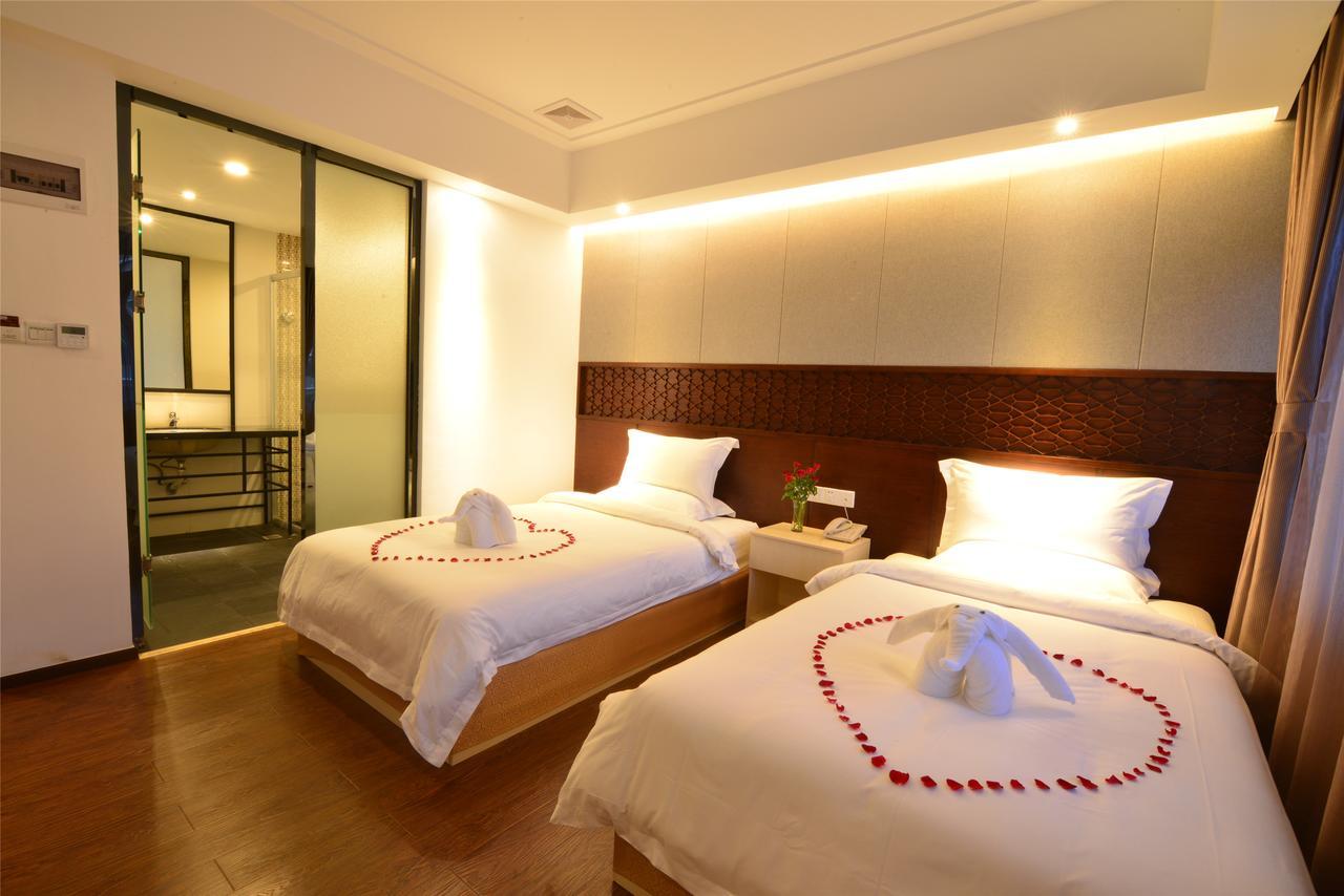 Royal Holiday Hotel Yangon Exteriör bild