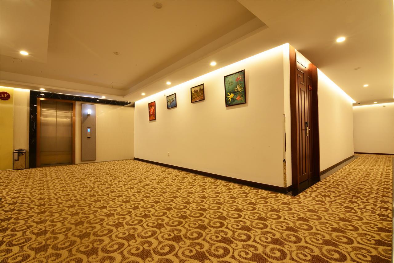 Royal Holiday Hotel Yangon Exteriör bild