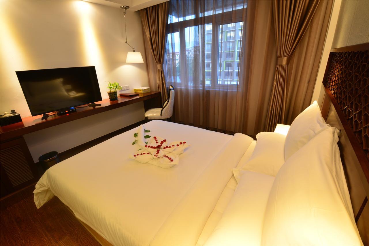 Royal Holiday Hotel Yangon Exteriör bild