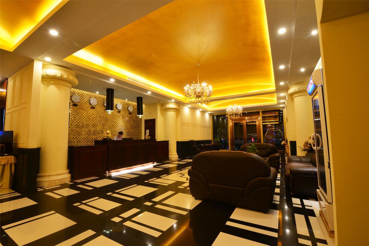 Royal Holiday Hotel Yangon Exteriör bild