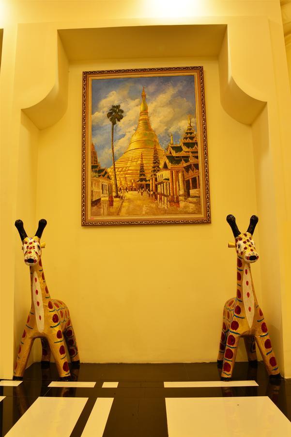 Royal Holiday Hotel Yangon Exteriör bild