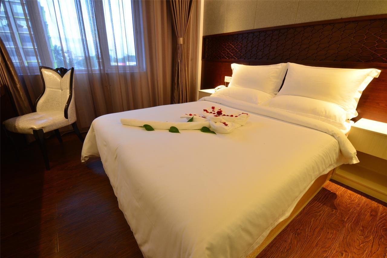 Royal Holiday Hotel Yangon Exteriör bild
