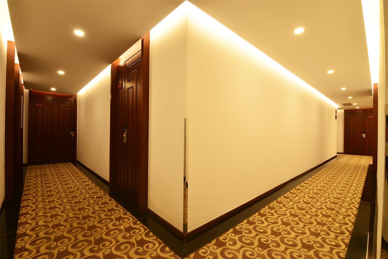 Royal Holiday Hotel Yangon Exteriör bild